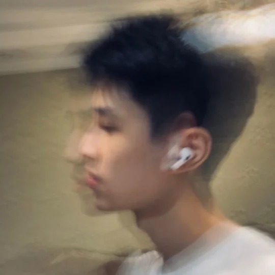 易和阳 Aaron 头像